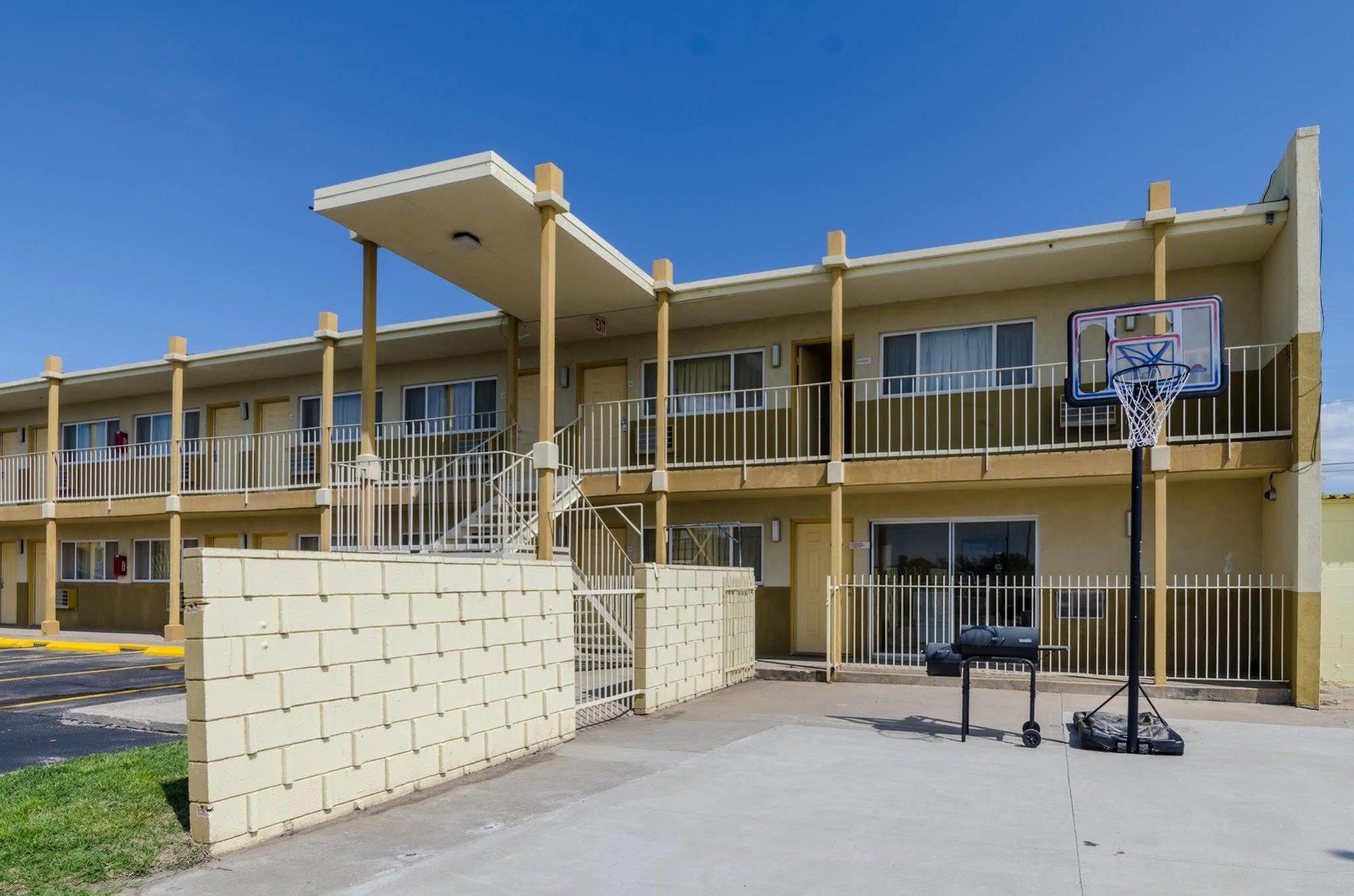 Executive Inn Dodge City, Ks Bagian luar foto