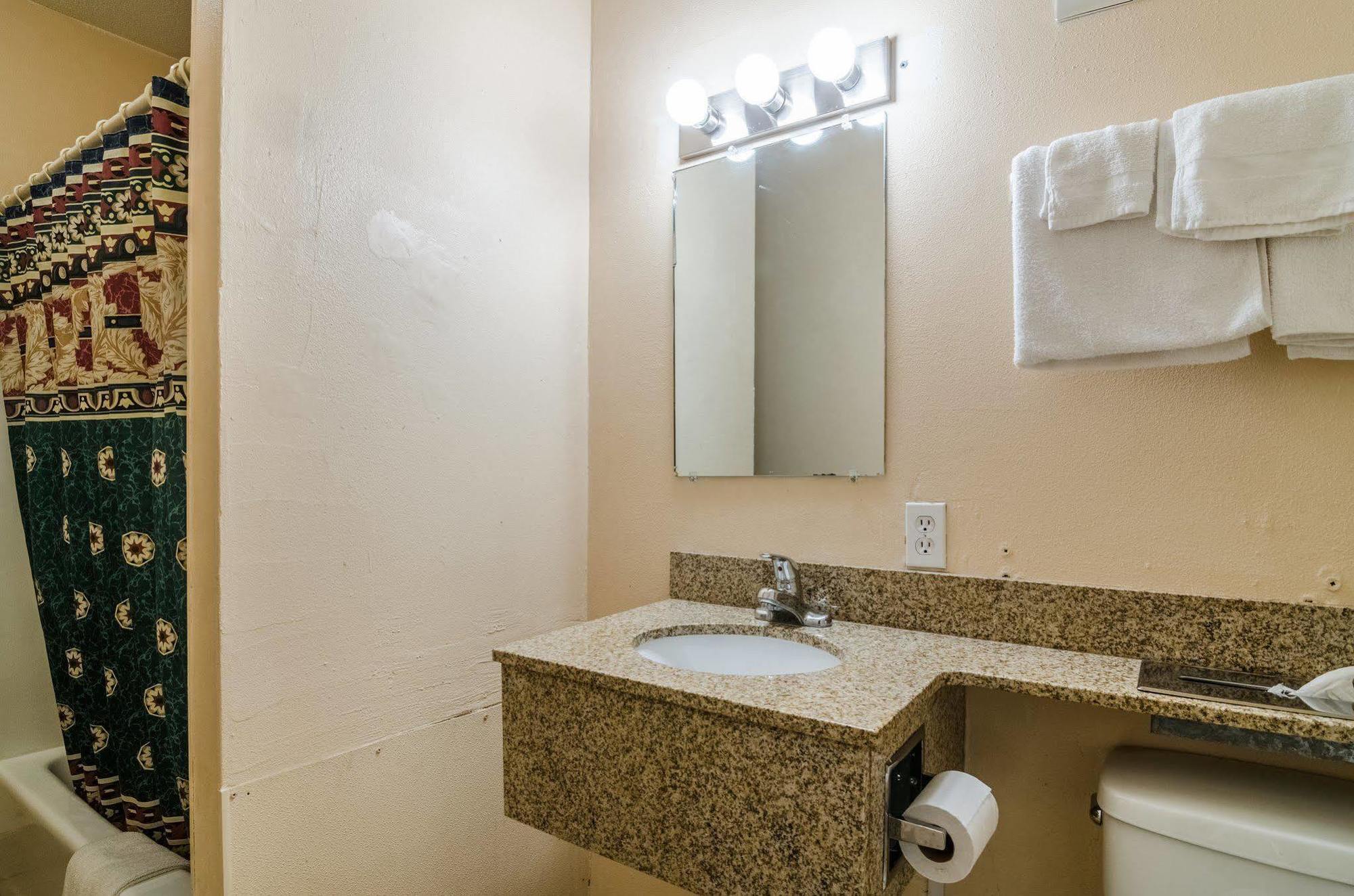 Executive Inn Dodge City, Ks Bagian luar foto