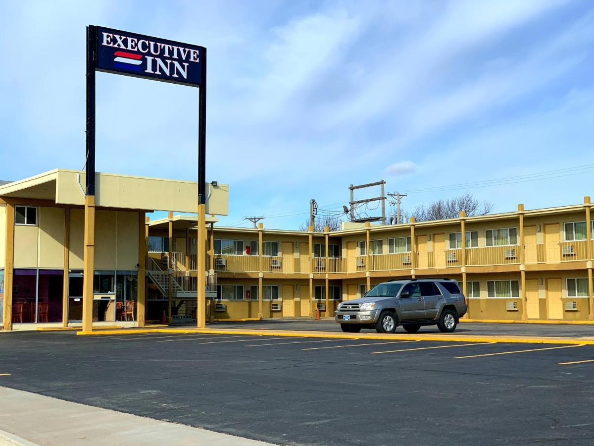 Executive Inn Dodge City, Ks Bagian luar foto